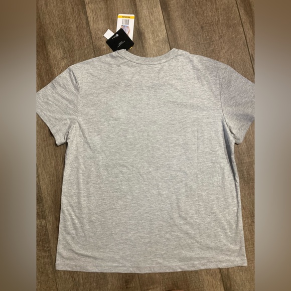 Disney women’s M short sleeve graphic Mickey Mouse tee - Picture 7 of 7